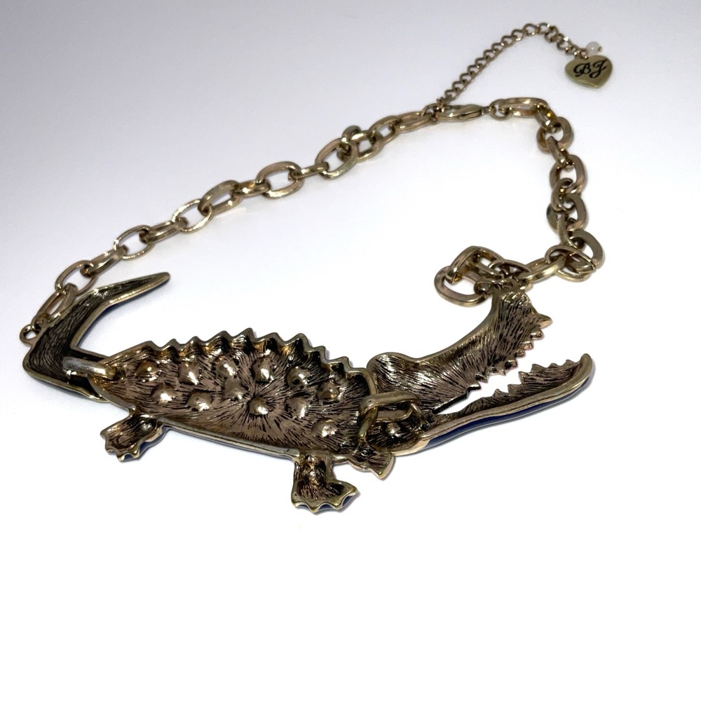 BETSEY JOHNSON NECKLACE - Picture 5 of 6